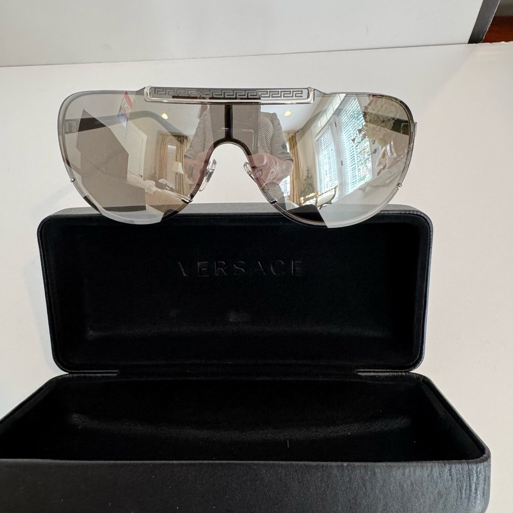 Versace Silver Mirrored Shield Sunglasses (Unisex😎🔥🔥🔥 - Picture 5 of 9